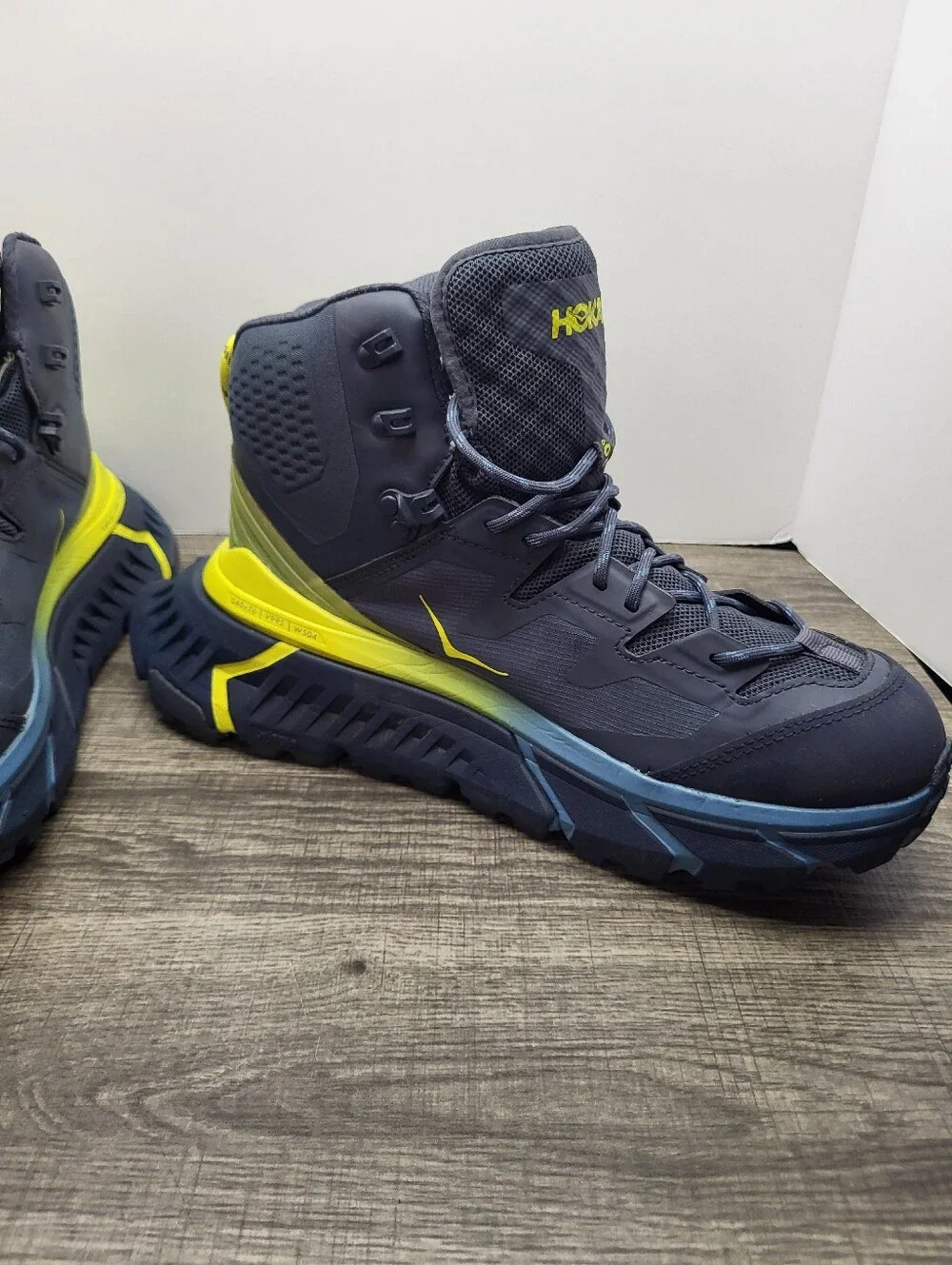 Hoka One One gently used